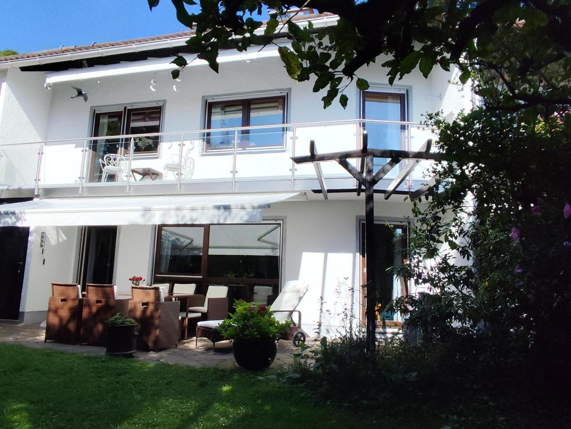 Elegant-Terraced-House-With-Bikes-Near-The-Lake-Children-At-Least-6-A-Old Starnberg Dış mekan fotoğraf
