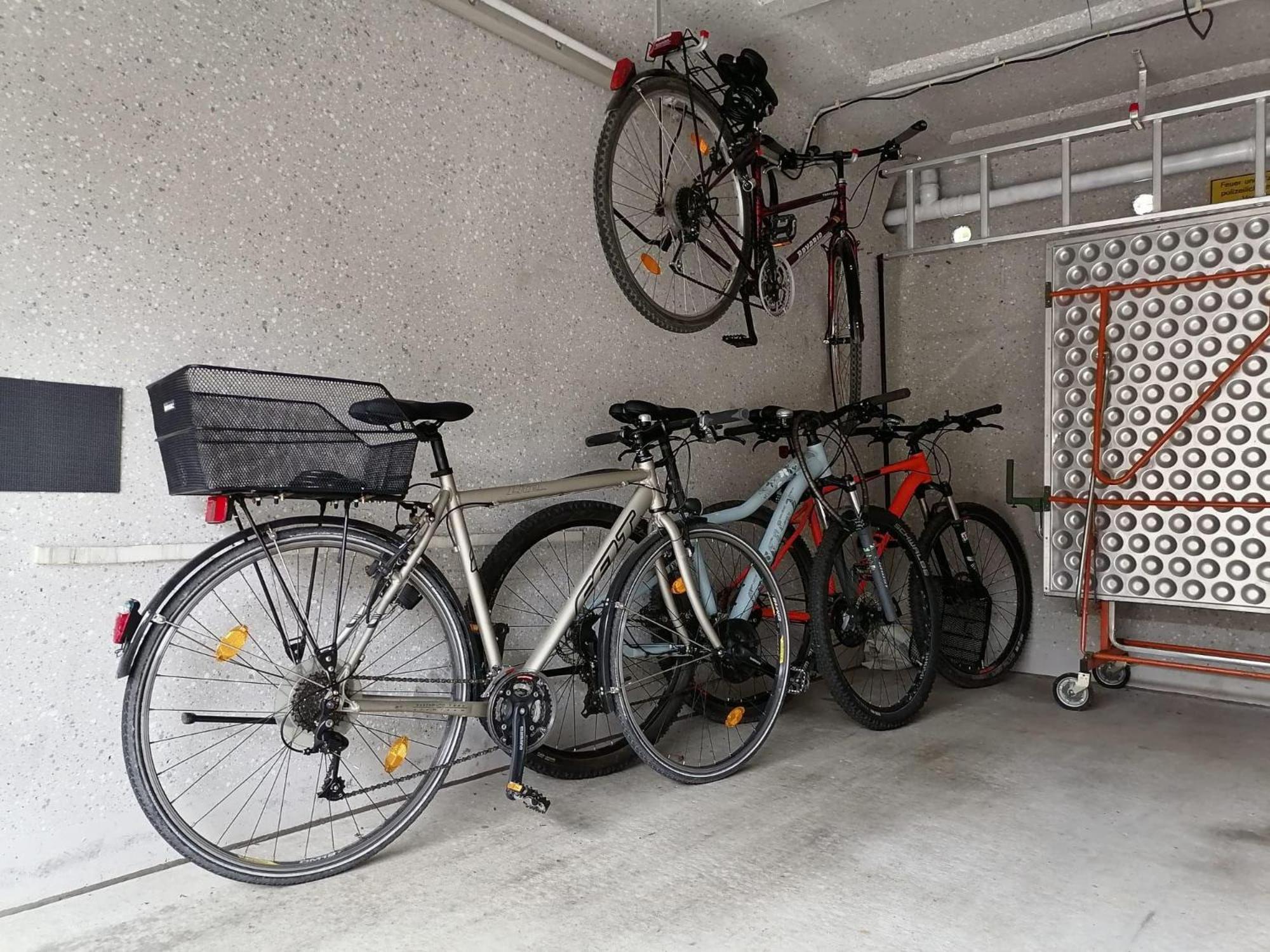 Elegant-Terraced-House-With-Bikes-Near-The-Lake-Children-At-Least-6-A-Old Starnberg Dış mekan fotoğraf